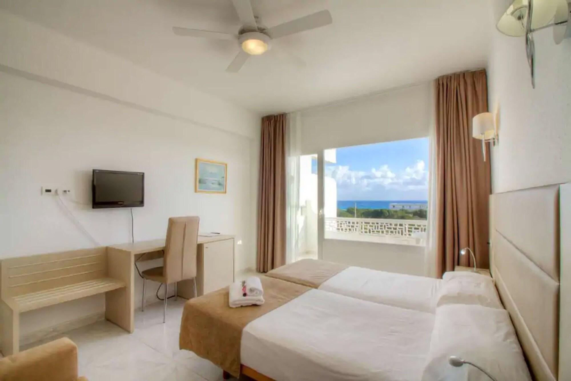 Hotel Lago Playa I Es Pujols Esterno foto