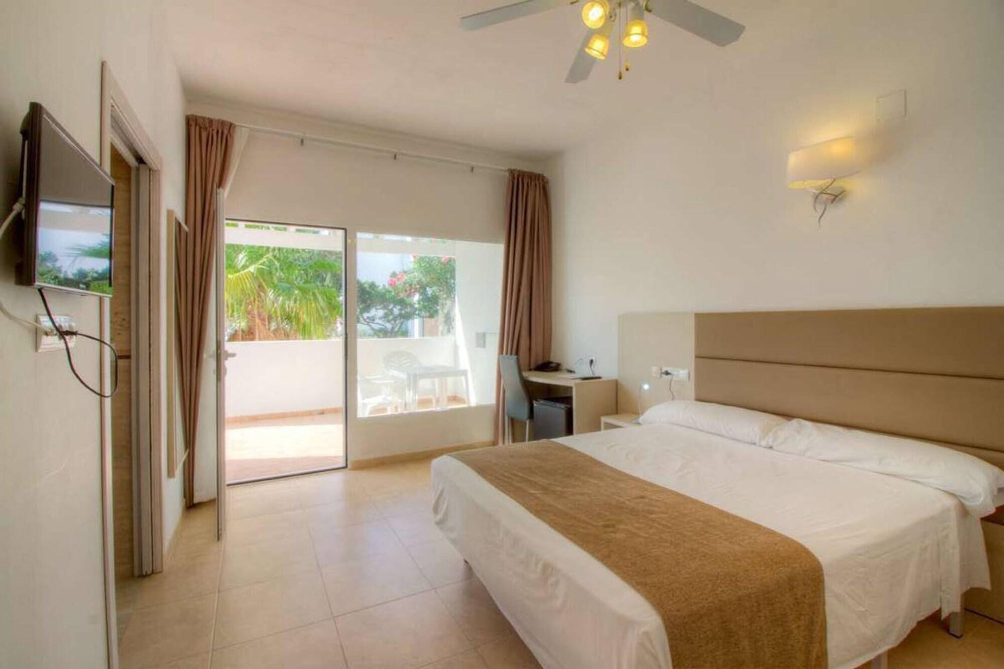 Hotel Lago Playa I Es Pujols Esterno foto