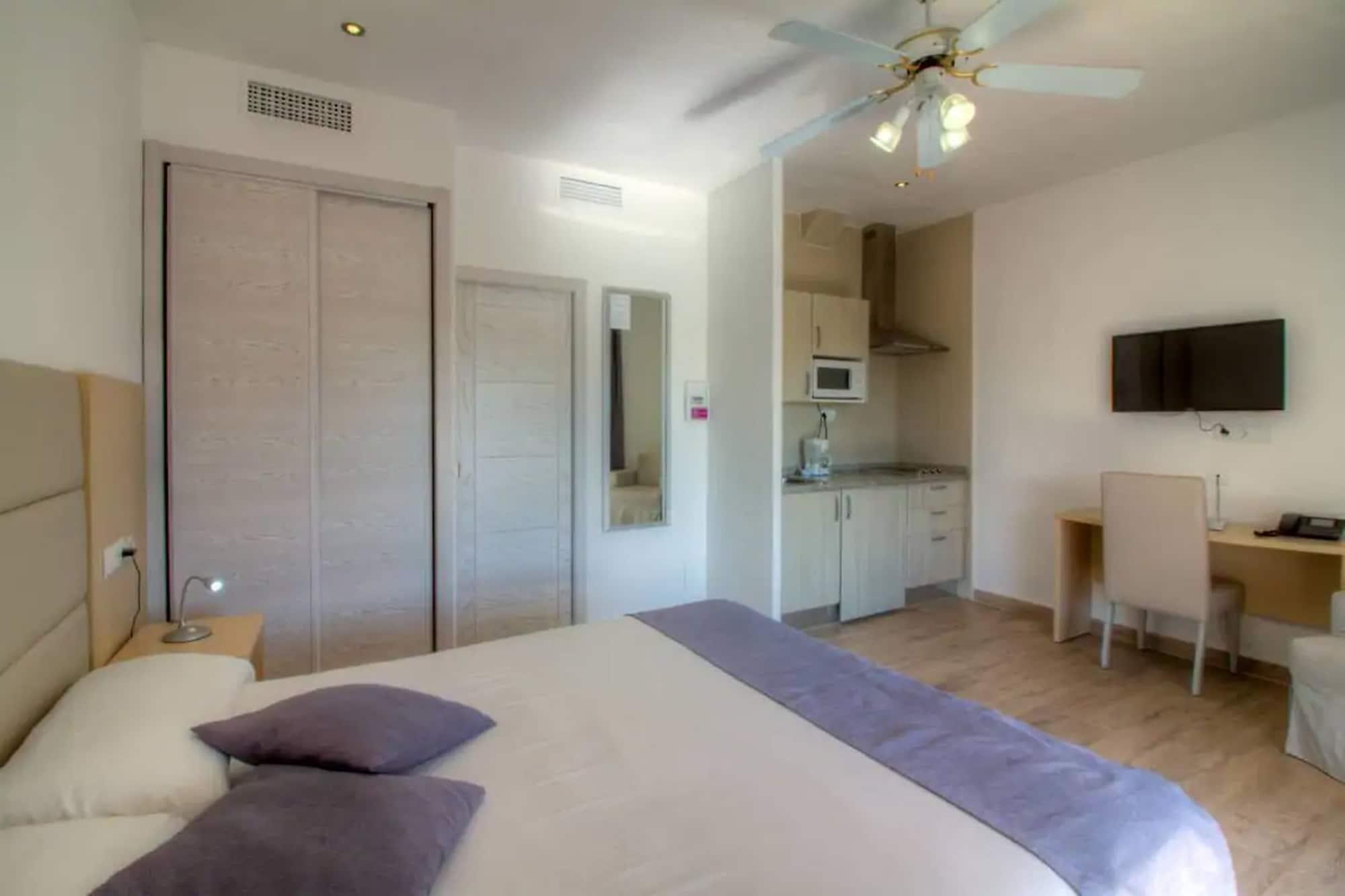 Hotel Lago Playa I Es Pujols Esterno foto