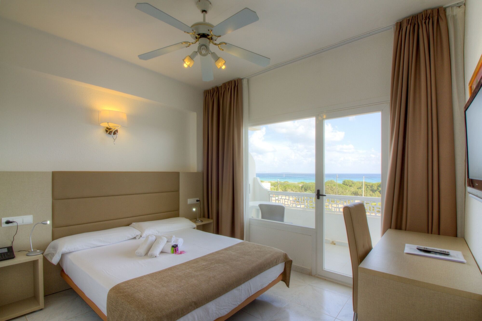 Hotel Lago Playa I Es Pujols Esterno foto